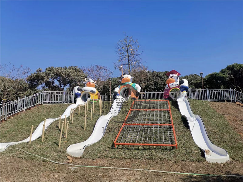 景區(qū)坡道半筒不銹鋼滑梯定